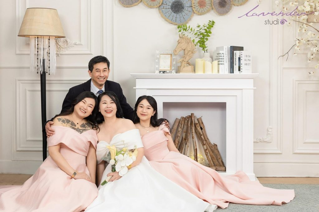 Chụp ảnh gia đình giá rẻ tại studio Lavender Việt Nam