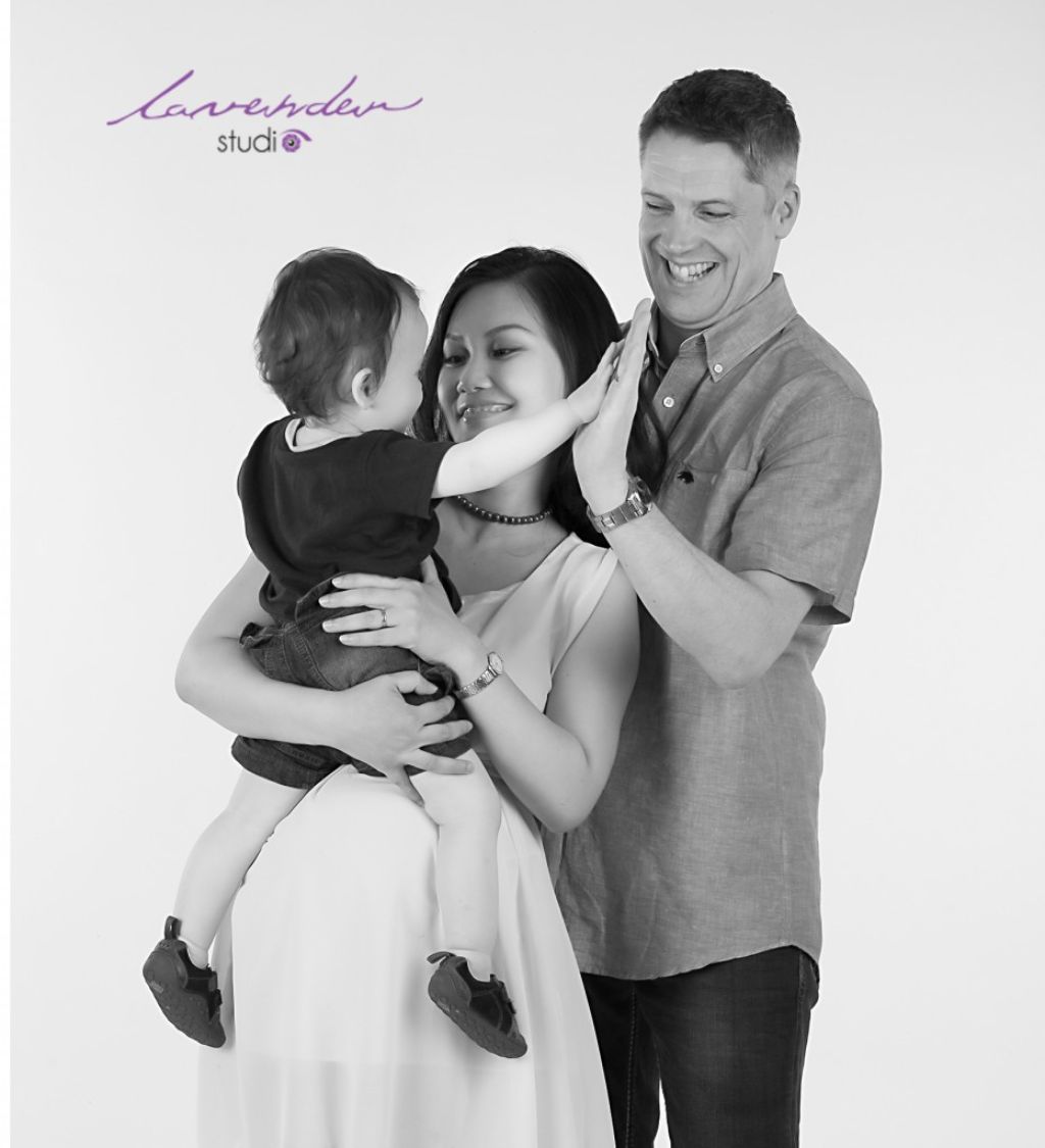 Đây là hình thức chụp ảnh gia đình ở quận 3 phổ biến dành cho các cặp vợ chồng mới cưới và gia đình có em bé.