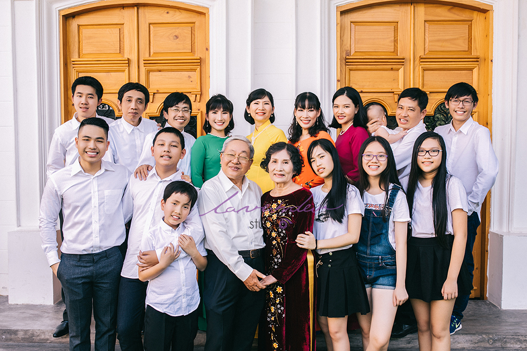 Chụp ảnh Tết đại gia đình tại nhà uy tín ở Việt Nam